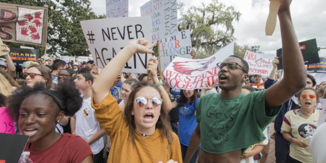 Supervivientes de la matanza en Florida protestan contra las armas