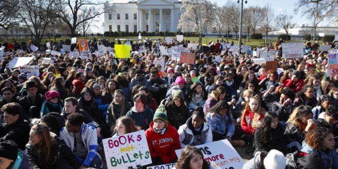 Estudiantes en Estados Unidos protestan contra las armas