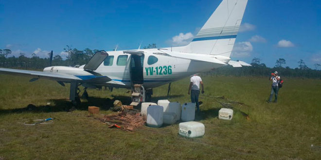 Hallan "narcoavioneta" y detienen colombiano en La Mosquitia