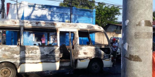 Queman bus en el barrio Medina de San Pedro Sula