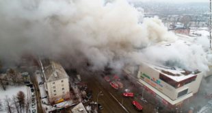 Mueren 37 personas en incendio en centro comercial de Siberia