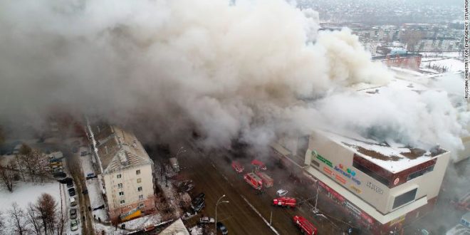 Mueren 37 personas en incendio en centro comercial de Siberia