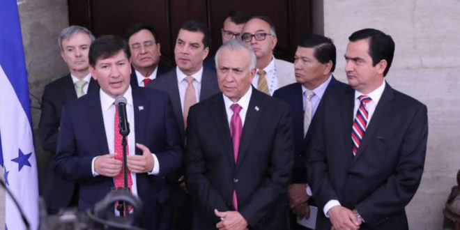 Salvador Nasralla retira sus representantes del prediálogo en el Congreso