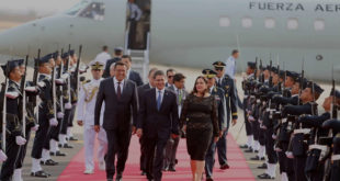 Presidente Hernández llega a Lima, Perú
