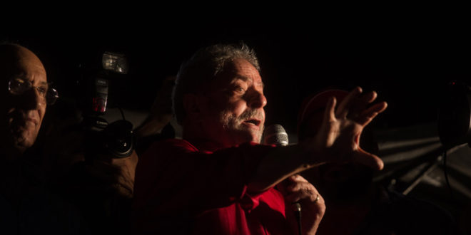 Lula da Silva no se entrega y desafía la orden judicial