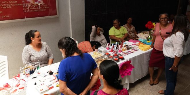 Realizan expo feria "Madres Emprendedoras"