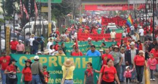 Sindicatos de Honduras marchan en el Día del Trabajo