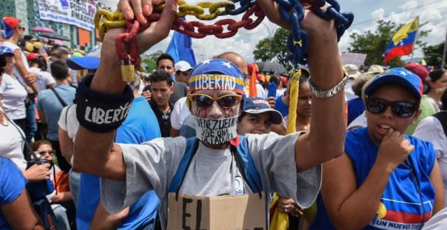 Venezuela libera a 40 opositores detenidos