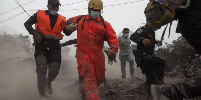 Sube a 69 muertos por erupción volcán de Fuego Guatemala