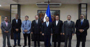 Juramentan a ocho nuevos funcionarios del gobierno