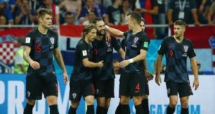 Croacia le gana 2-1 a Islandia