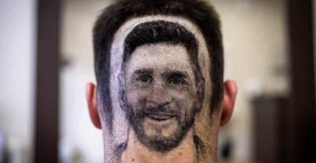 Un peluquero que diseña a Messi y a Ronaldo