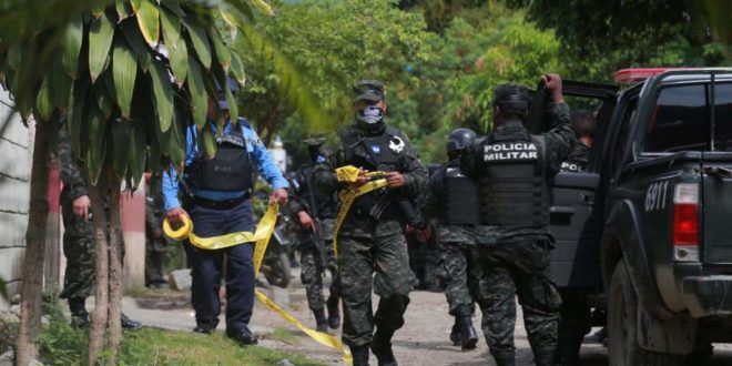 Enfrentamiento entre policías y supuestos delincuentes