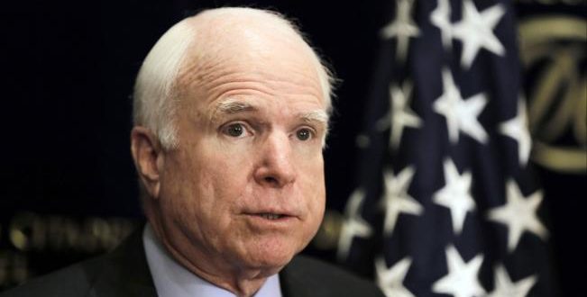 Muere el senador republicano John McCain