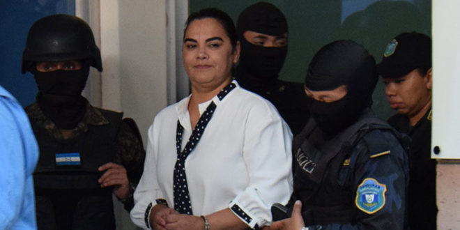 Más de 14 años de reclusión para ex primera dama Rosa Elena Bonilla