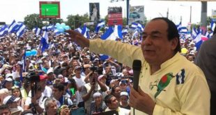 El cantautor Mejía Godoy deja Nicaragua