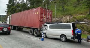 Accidente vial deja cuatro personas muertas