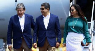 Presidente Juan Hernández llega a Colombia para abordar crisis cafetalera