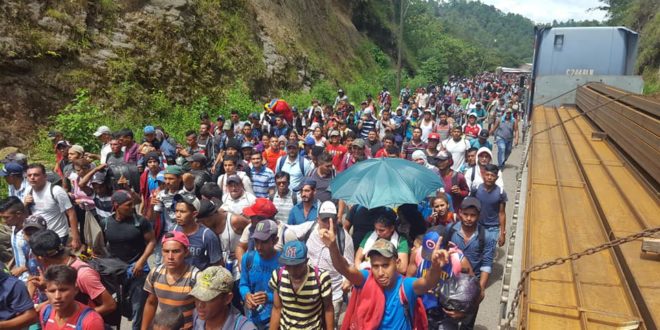 CNA: detrás de la caravana de migrantes hondureños corrupción