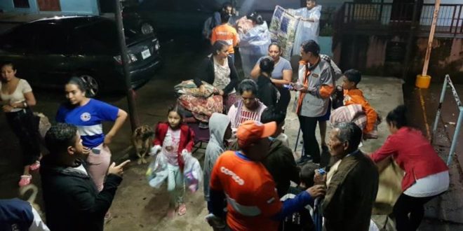 Más de 180 personas afectadas por las torrenciales lluvias