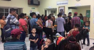 Más de 150 migrantes retornan en vuelo desde México