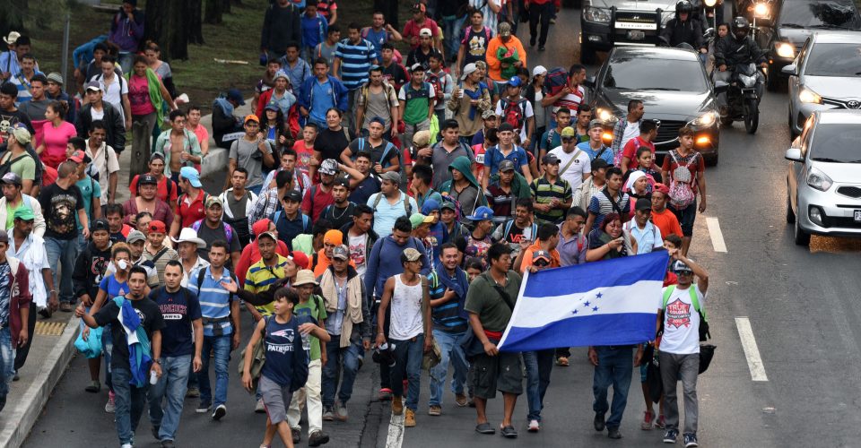 Honduras Convocan a primera caravana migrante rumbo a EE.UU. en 2021