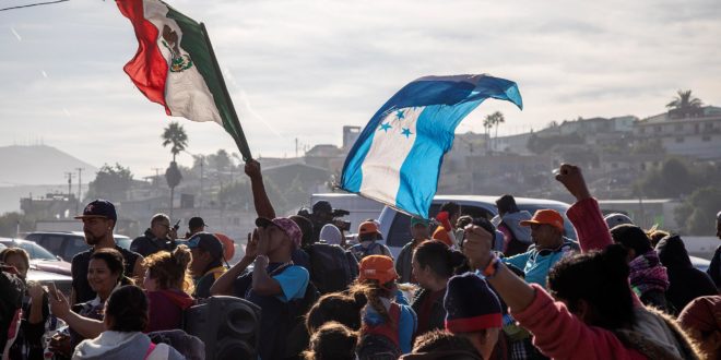 Migrantes piden una oportunidad a pobladores de Tijuana