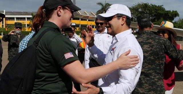 Presidente Hernández: Buque hospital de EEUU es extraordinaria obra