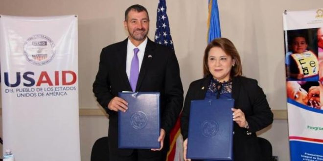 USAID y DINAF firman un convenio de cooperación