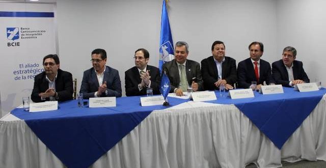 BCIE presta Panamá US$ 450 millones para mejorar red vial 