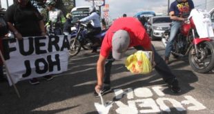 Convoca a las calles para sacar al presidente de Honduras