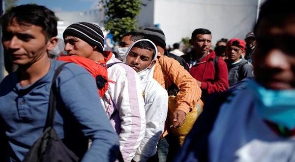 Patrulla Fronteriza detiene a 325 migrantes en Lukeville, Arizona, EEUU
