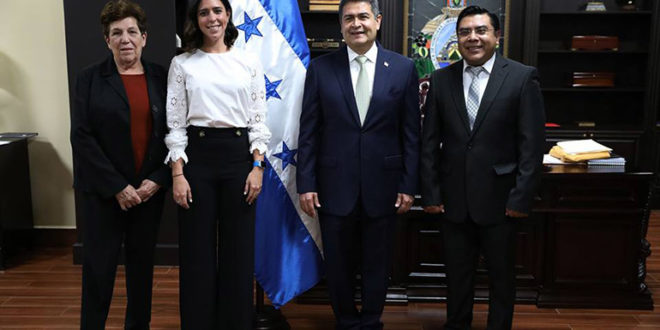 Presidente Hernández juramenta a tres nuevos funcionarios