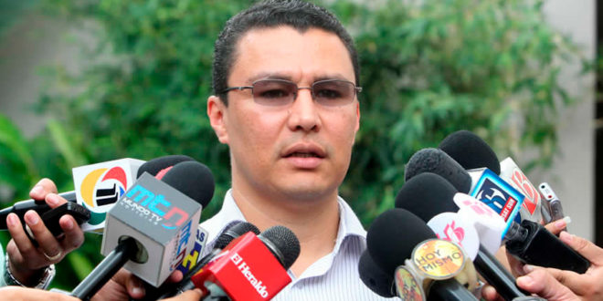 Ebal Díaz interpone denuncia por riesgo a su vida y la de su familia