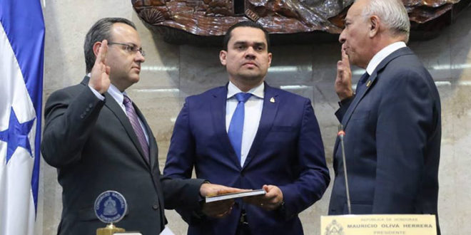 Juramentan a nuevos superintendentes de las Alianza Público Privada