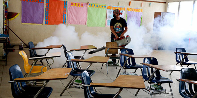 Fumigan centros educativos de San Pedro Sula