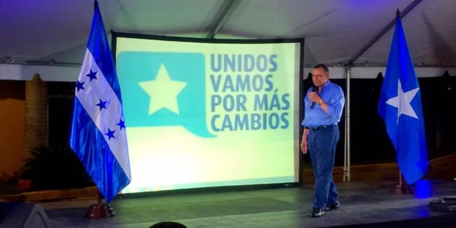 Expresidente Lobo lanza movimiento Todos por el cambio