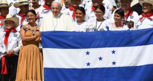 Papa Francisco recibe a hondureños de la Banda Juvenil 504