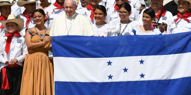 Papa Francisco recibe a hondureños de la Banda Juvenil 504