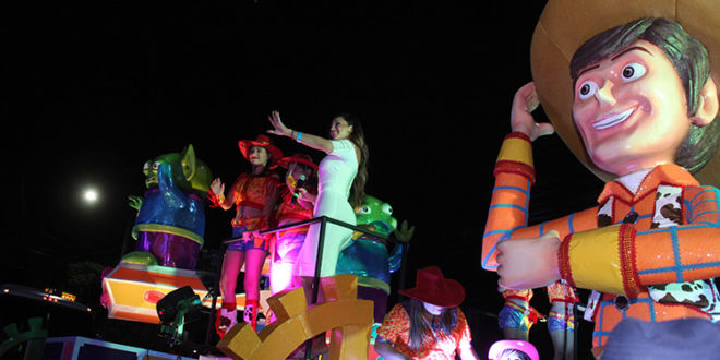 Espectacular desfile en carnaval de la Feria Juniana 2019