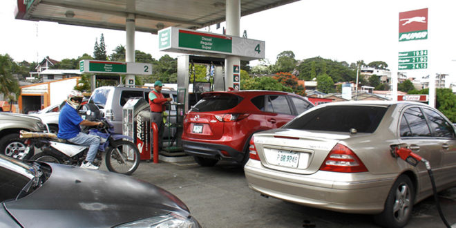 Continúa el desabastecimiento de combustible en varias regiones de Honduras
