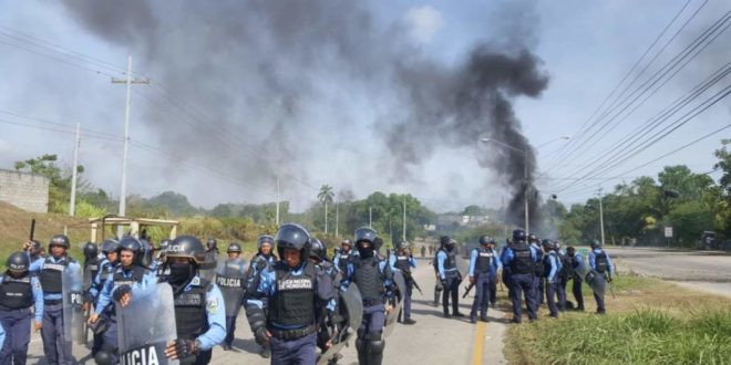 Dos muertos y dos heridos en fuertes protestas en el Norte de Honduras