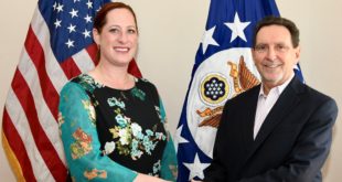 Lawrence J. Gumbiner asume como encargado de negocios de la embajada de EEUU
