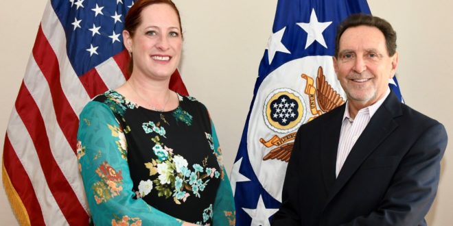Lawrence J. Gumbiner asume como encargado de negocios de la embajada de EEUU