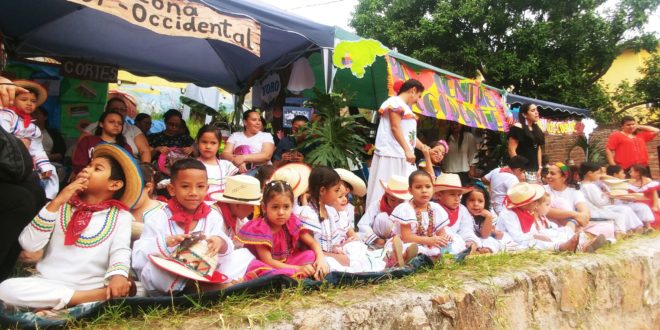 Escuela Jeremiah School celebra Día de la Hondureñidad y del Indio Lempira