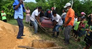 Entregan a familiares los 27 cuerpos de las víctimas del naufragio en la Mosquitia