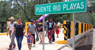 Nuevo puente sobre río Playas facilita tránsito y comercio