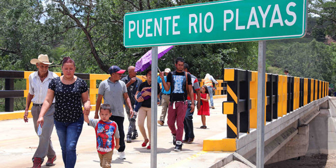 Nuevo puente sobre río Playas facilita tránsito y comercio