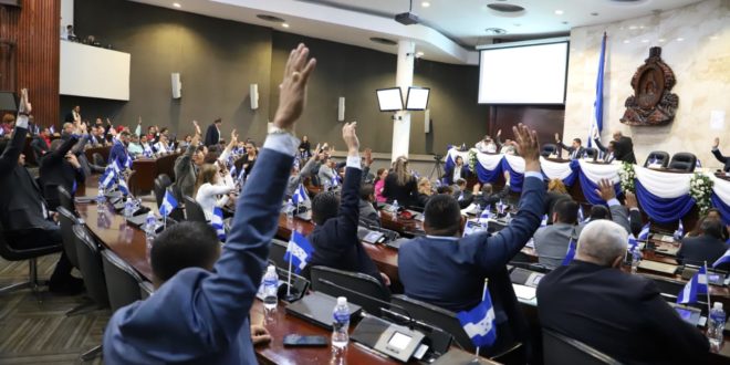 Doris Gutiérrez: Mayoría de diputados legislan para beneficiar a grupos de poder en Honduras