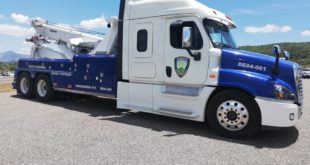 Presidente hondureño presenta camión remolcador contra manifestantes